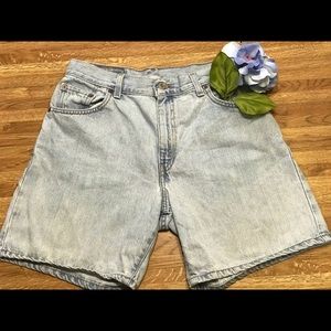 🔥MOM Jean Shorts🔥 LEVI’S